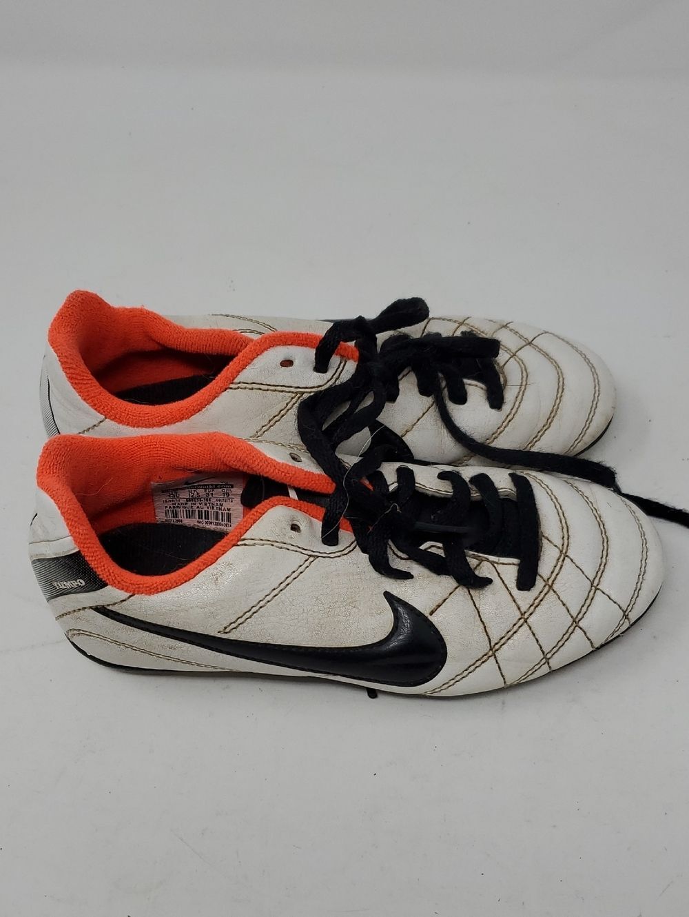 Nike Kids White Soccer Cleats with Black Swoosh Size 13